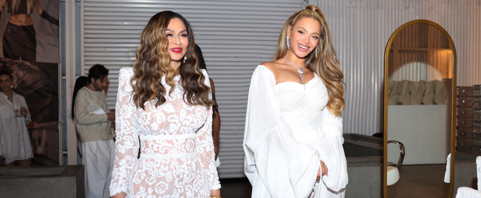 Beyoncé’s Mother Tina Knowles Slams A ‘Fake’ Viral Reaction To Dolly Parton’s Comment About The CMA Awards ‘Snub’