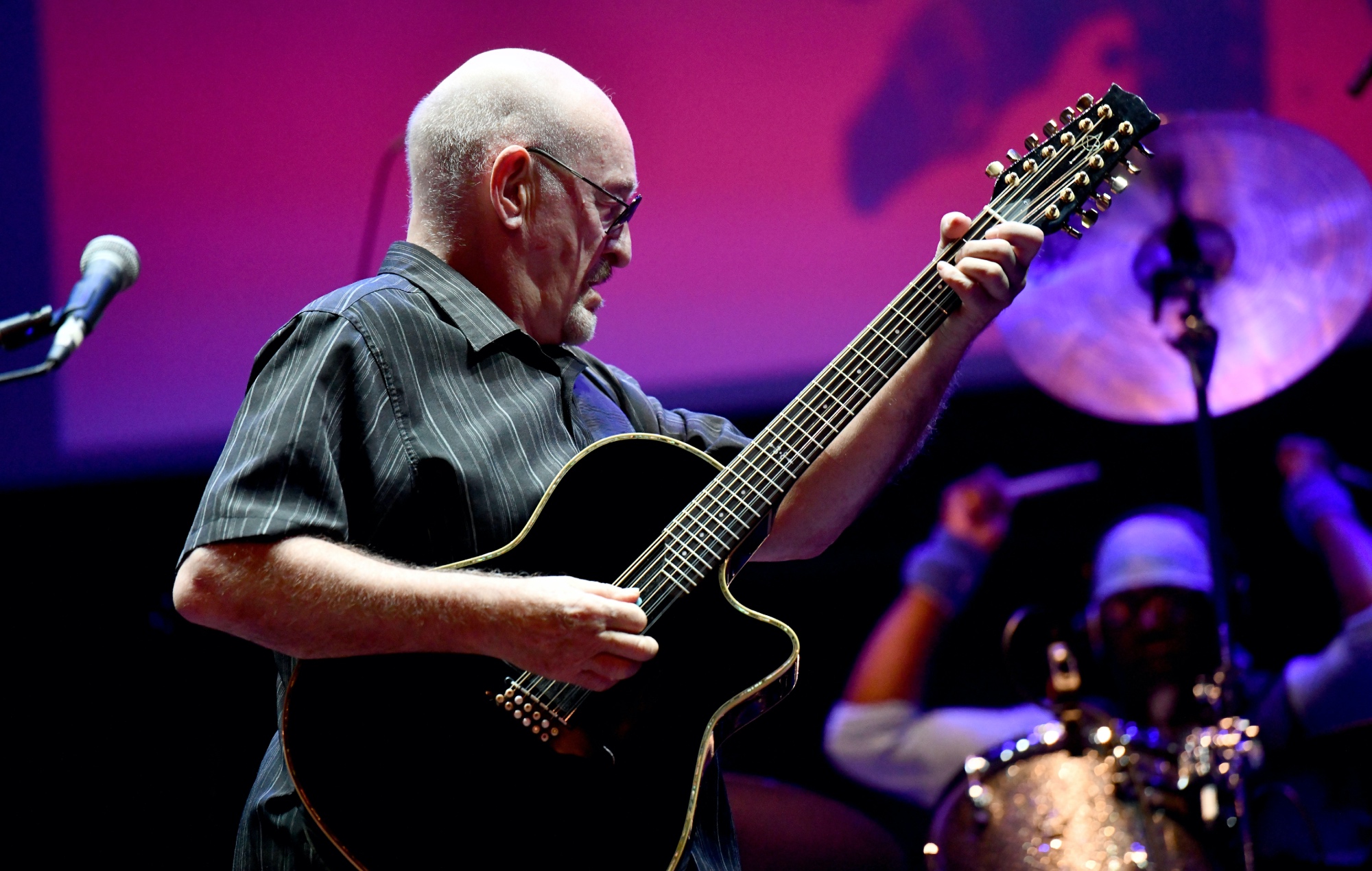 Traffic founder Dave Mason cancels tour to seek “immediate” medical attention