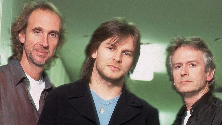 “I felt they were having second thoughts… I got quite angry – ‘Just stop the bus, I’ll get off, no problem’”: Ray Wilson knows what went wrong during his time in Genesis