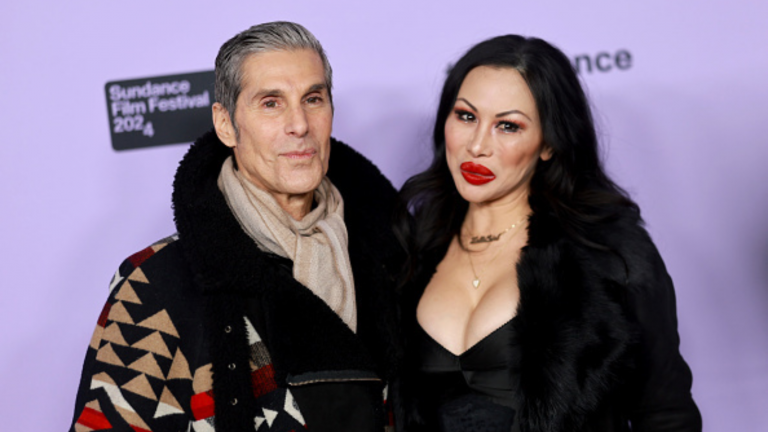 Perry Farrell’s wife Etty gives her account of his onstage bust-up with Jane’s Addiction bandmate Dave Navarro