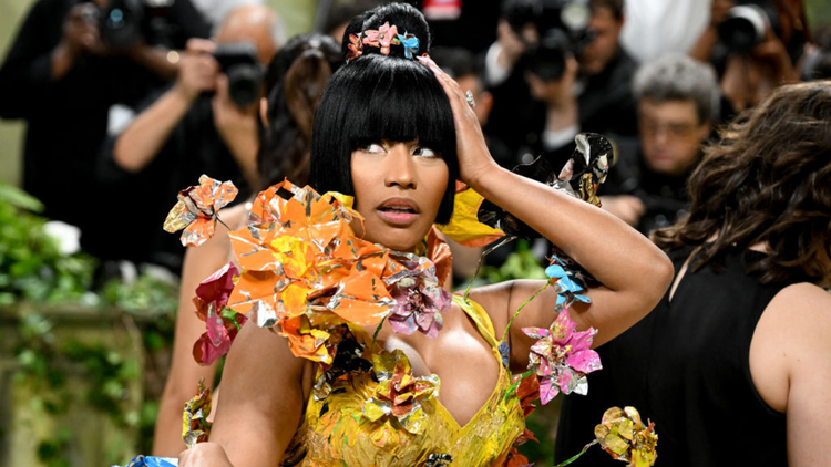 Nicki Minaj Hilariously Scolds Fan For Calling Her Hulk Hogan