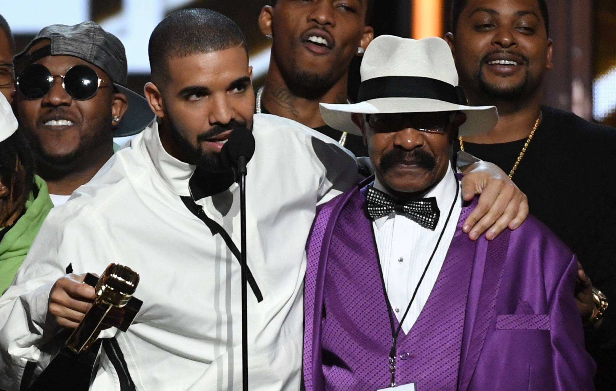 Watch Drake and his dad crash a jazz performance in Toronto to sing a duet