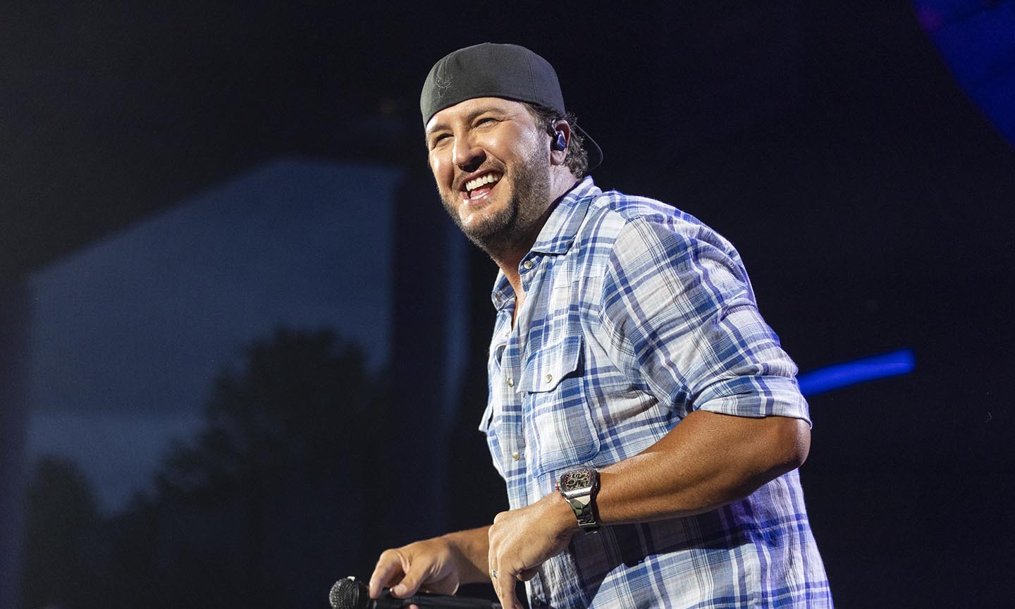 Luke Bryan Returning To Host CMA Awards For The Fourth Time