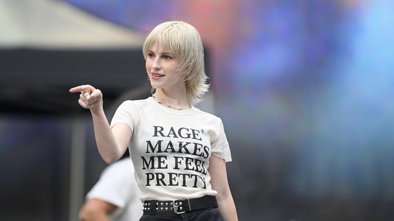 “I hate thinking about how many people are stuck without answers or any tangible help.” Paramore’s Hayley Williams open up about depression, encourages others struggling with mental health to seek support