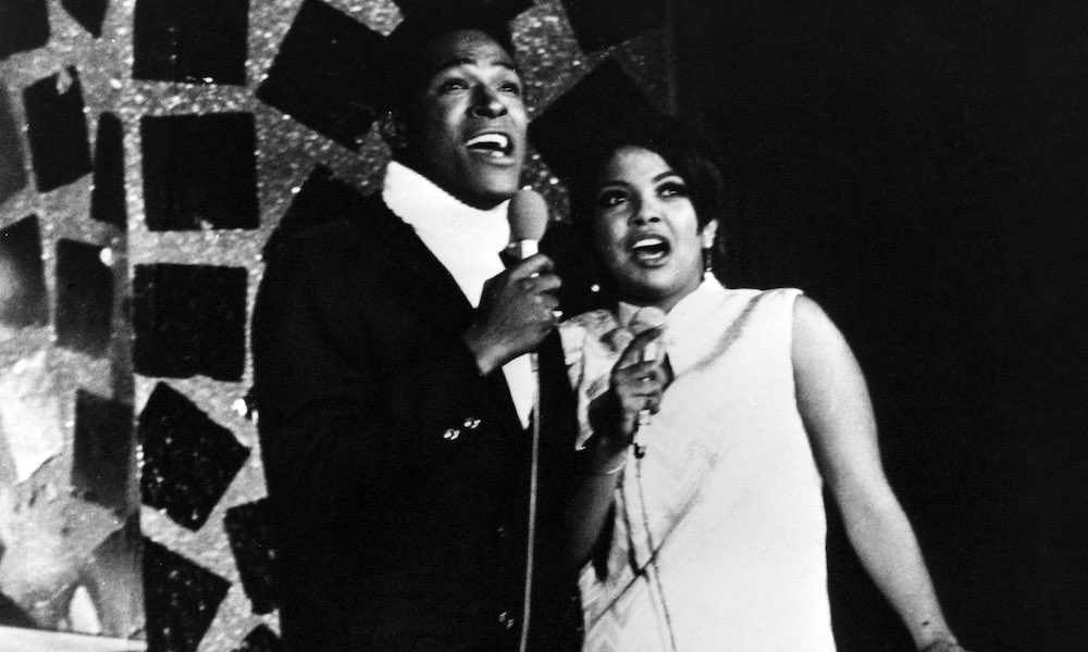 Motown’s Tragic Omen: Tammi Terrell Collapses Into Marvin Gaye’s Arms