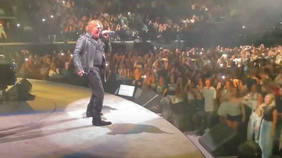 Axl Rose surprises 18,000 Billy Joel fans in Los Angeles with a performance of Live And Let Die