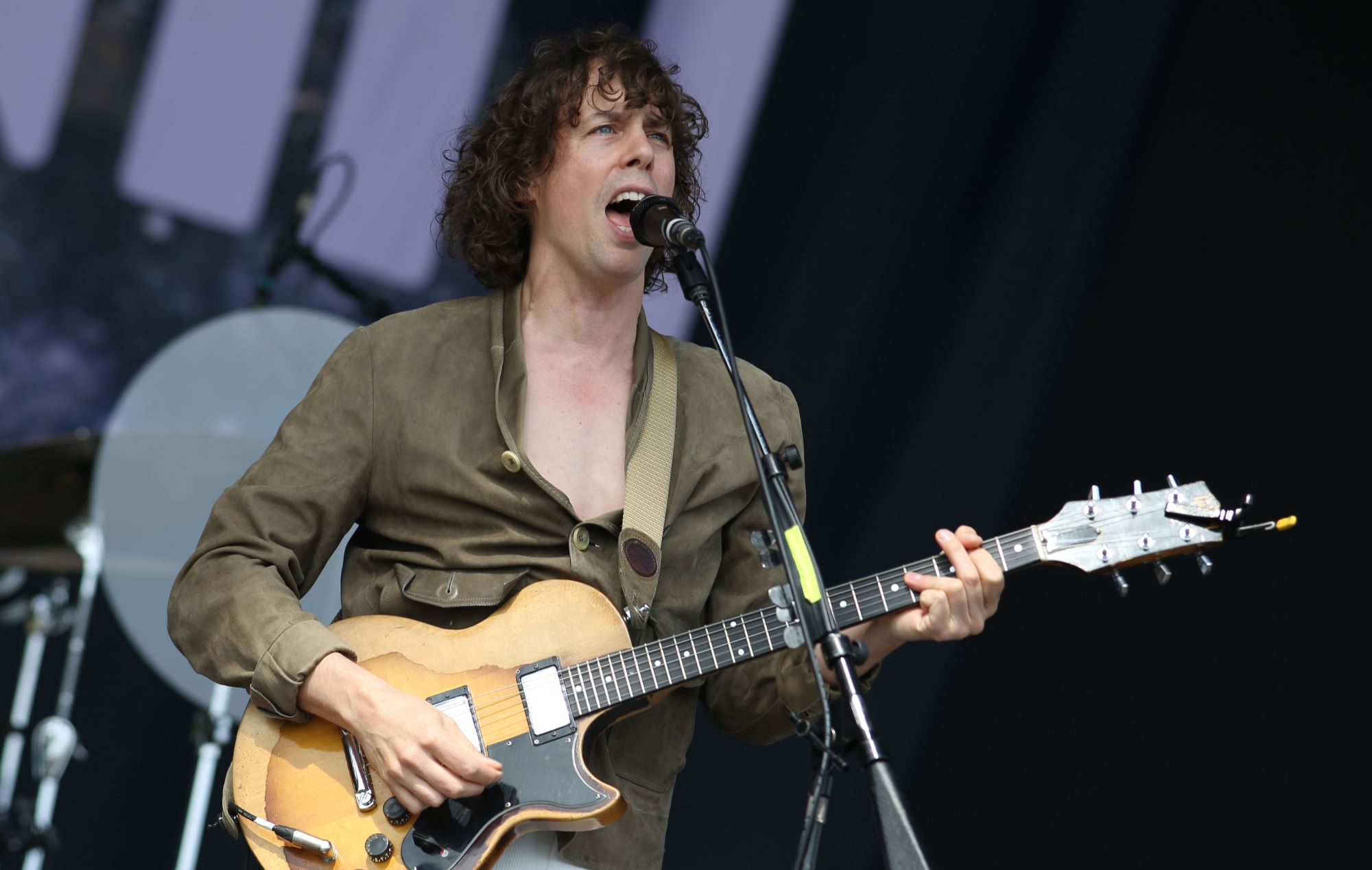 Razorlight share upbeat new single ‘Taylor Swift = US Soft Propaganda’