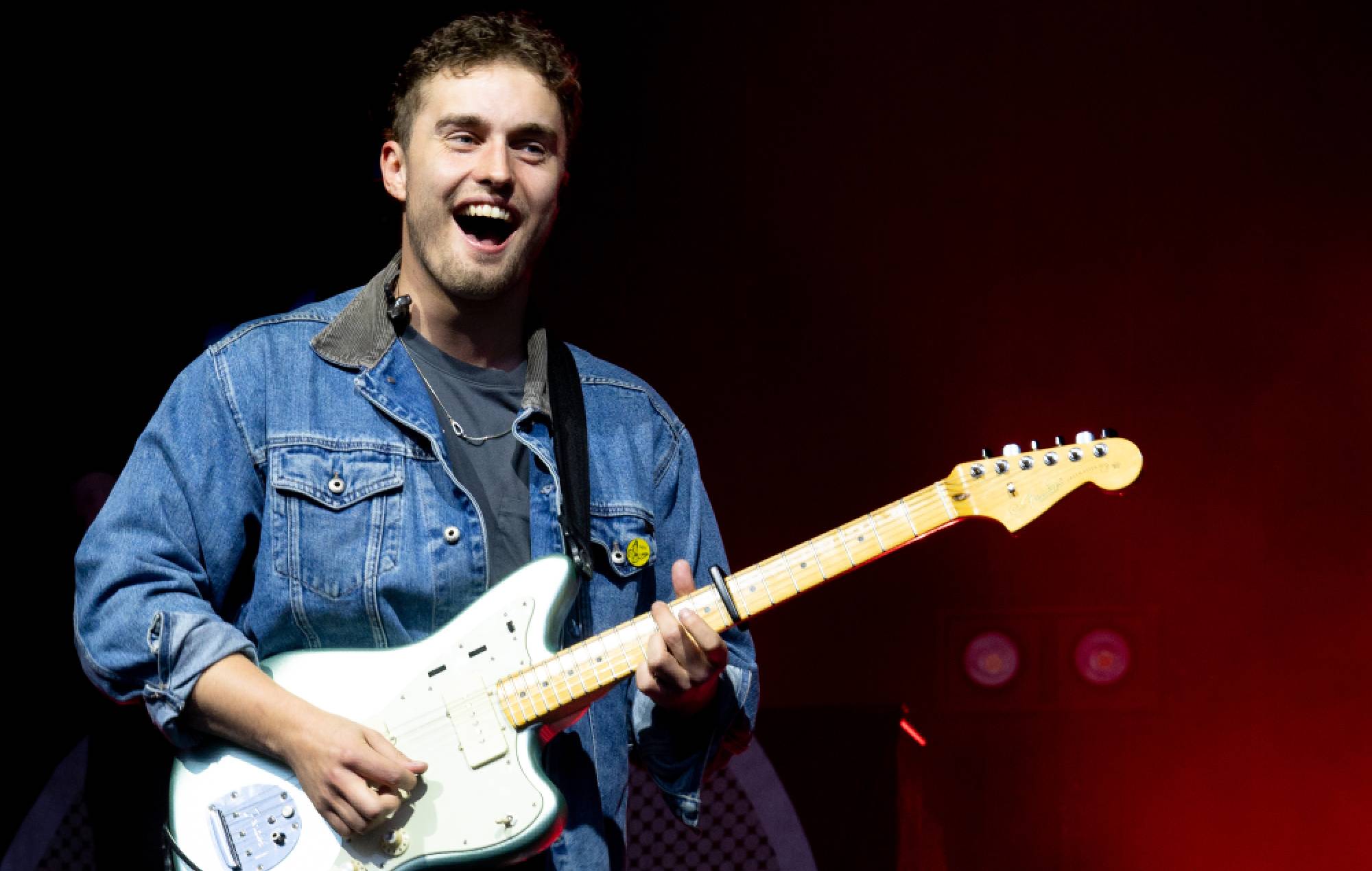 Sam Fender shares live version of new song ‘People Watching’ as he continues to tease new album