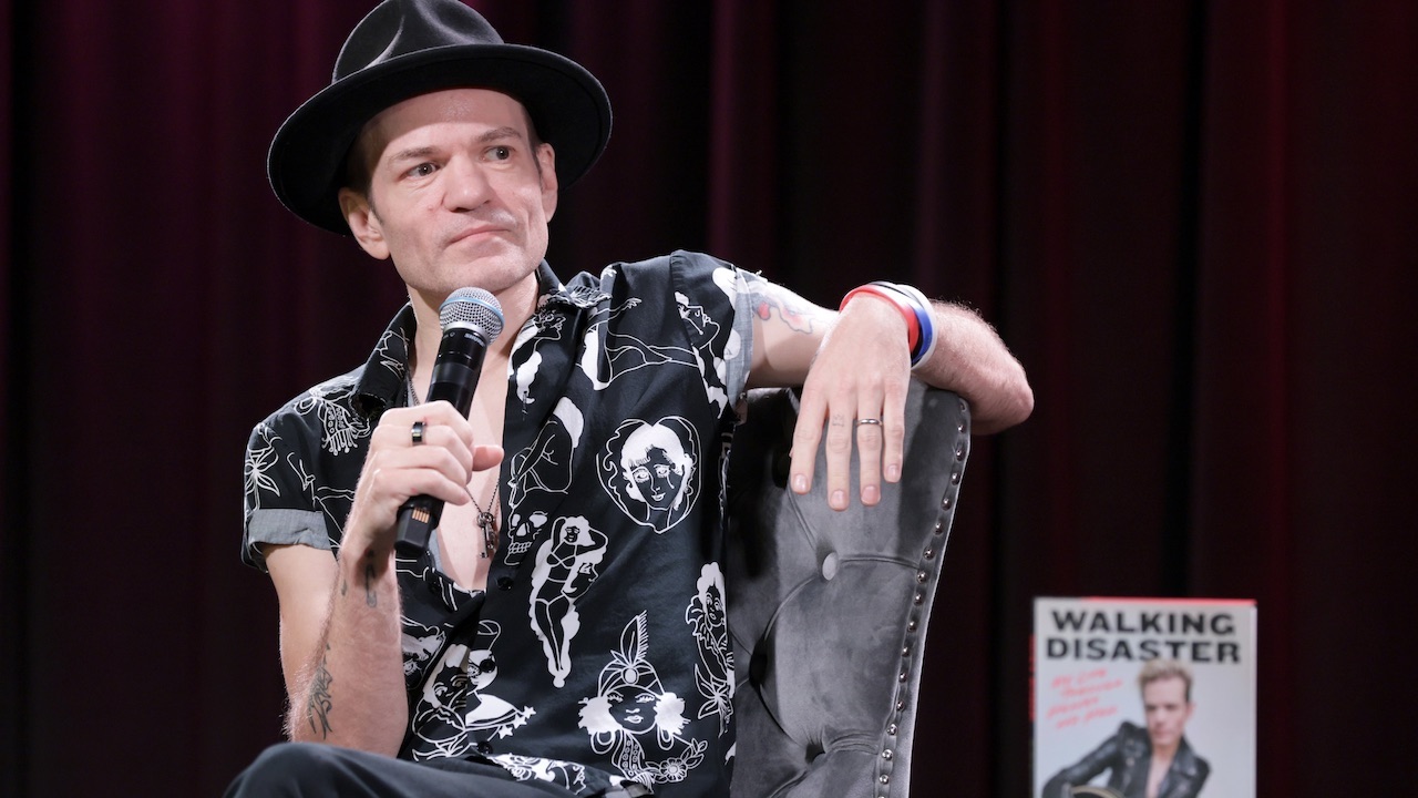 “Greig Nori, if you think I’m a liar, there’s only one way to settle this. Under oath, in front of a judge.” Deryck Whibley posts emotional video to call out former manager who denies allegations that he sexually abused and groomed Sum 41’s frontman