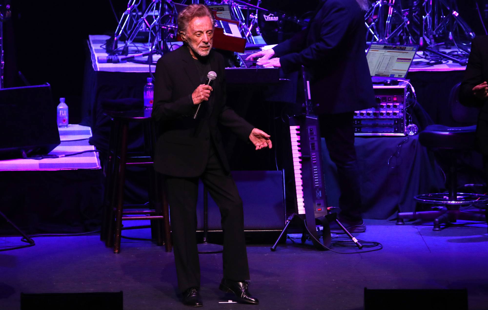 Frankie Valli “clears the air” and addresses fans’ health concerns after viral performance videos