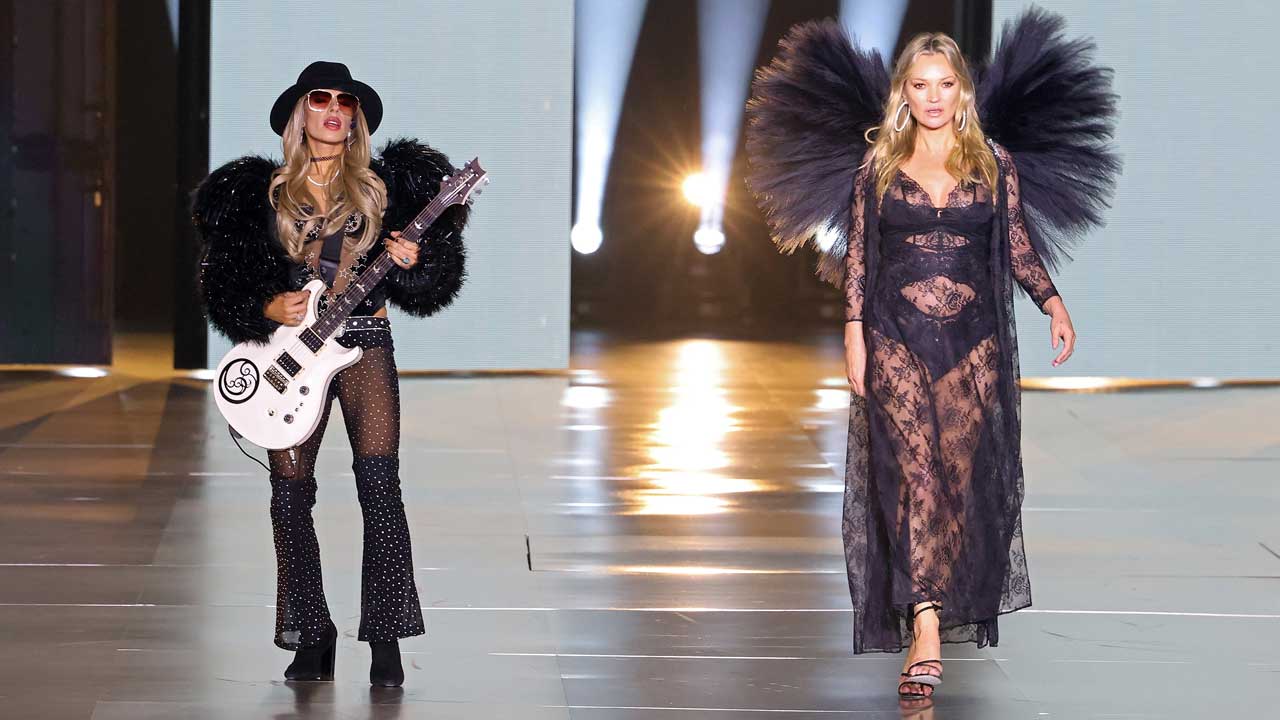 Watch Orianthi accompany Kate Moss on the catwalk at the Victoria’s Secret Fashion Show