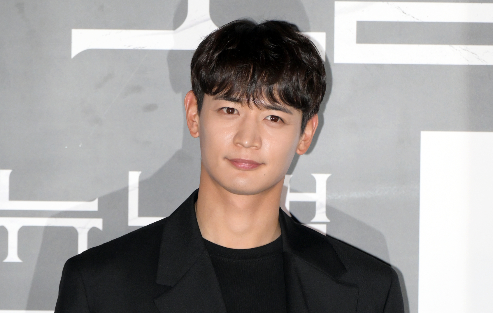 SHINee’s Minho to release first studio album next month