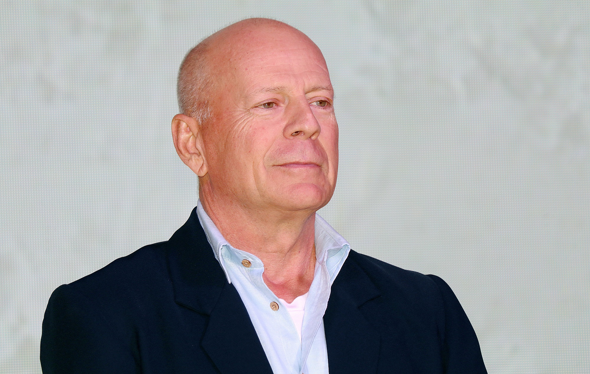 Bruce Willis celebrates Thanksgiving surrounded by family in heartwarming pictures