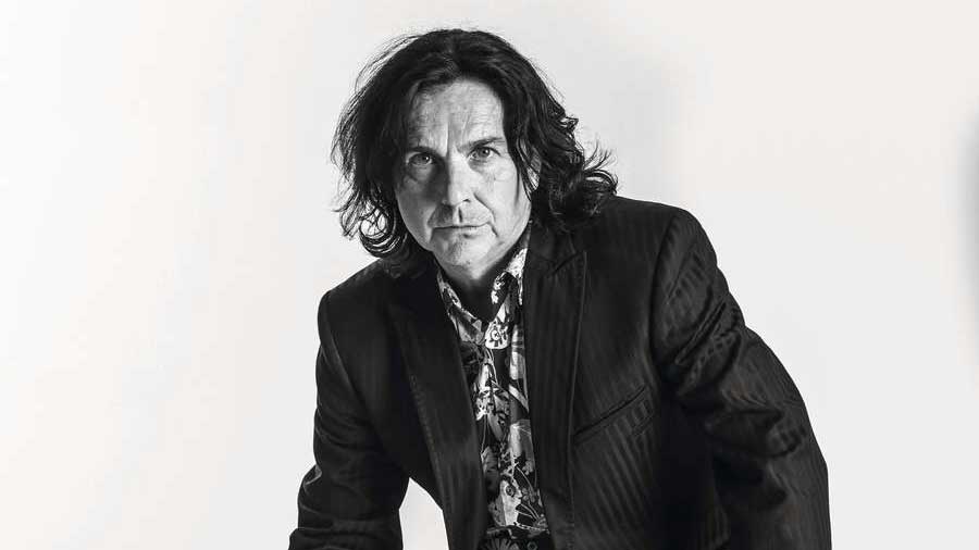 “No set list, just whatever happens.” Steve Hogarth announces his traditional Christmas shows