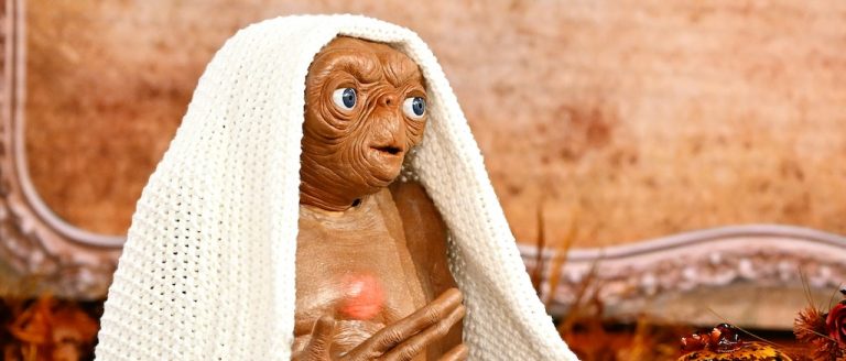 Both Heidi Klum And Janelle Monáe Wore Unbelievably Elaborate ‘ET’ Costumes This Halloween