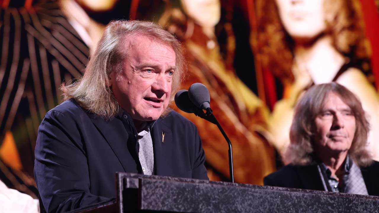 “We found out last minute that it was the ‘new Foreigner’ who was gonna be playing… it sticks in my craw”: Lou Gramm slams the Rock And Roll Hall Of Fame for snubbing the original Foreigner members