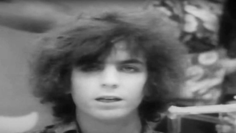 In late 1967 Pink Floyd stayed at Alice Cooper’s house before appearing on American Bandstand: on both occasions, Syd Barrett completely baffled his hosts