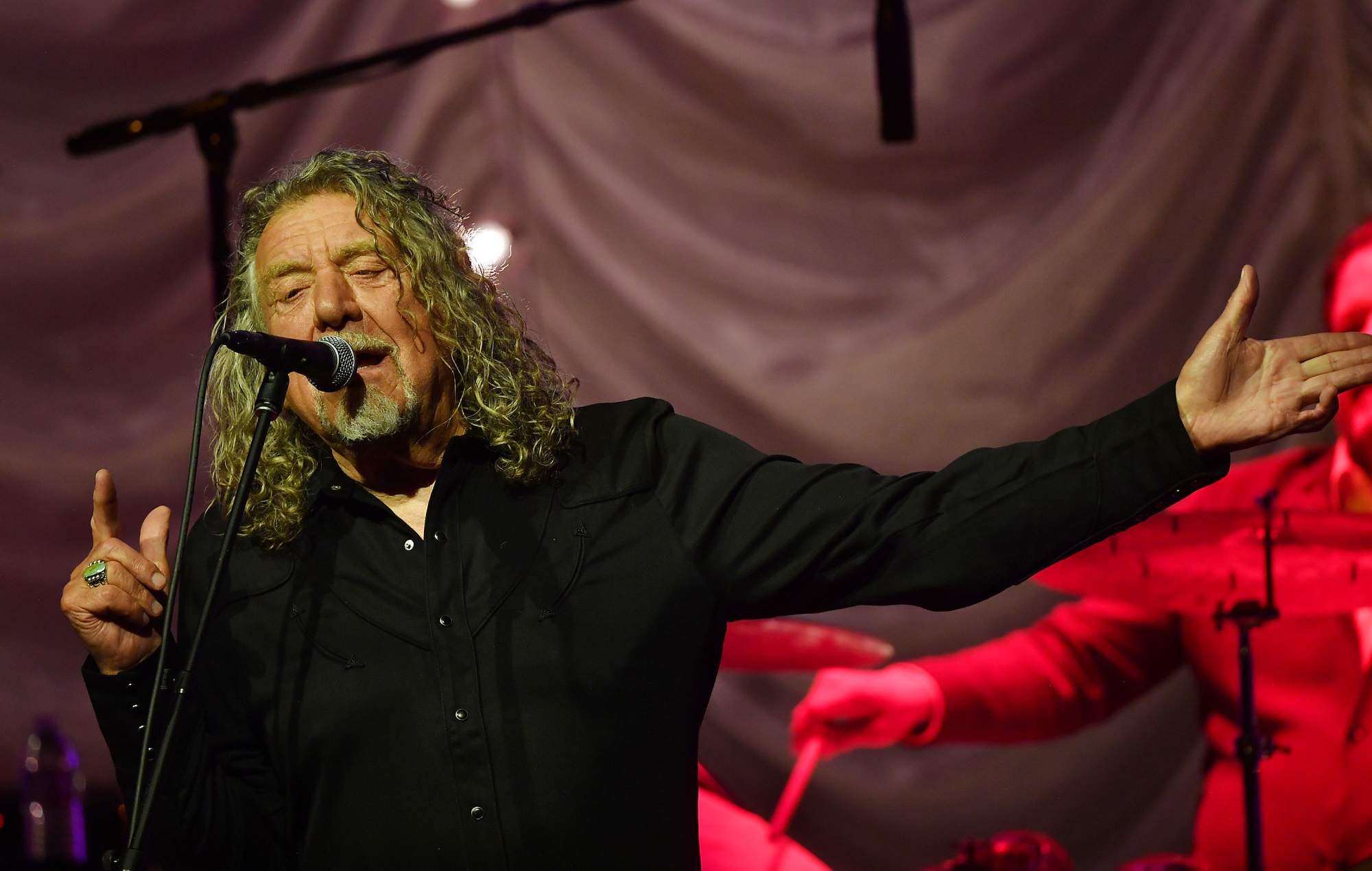 See Robert Plant star in new ad for luxury high-speed Italian trainline