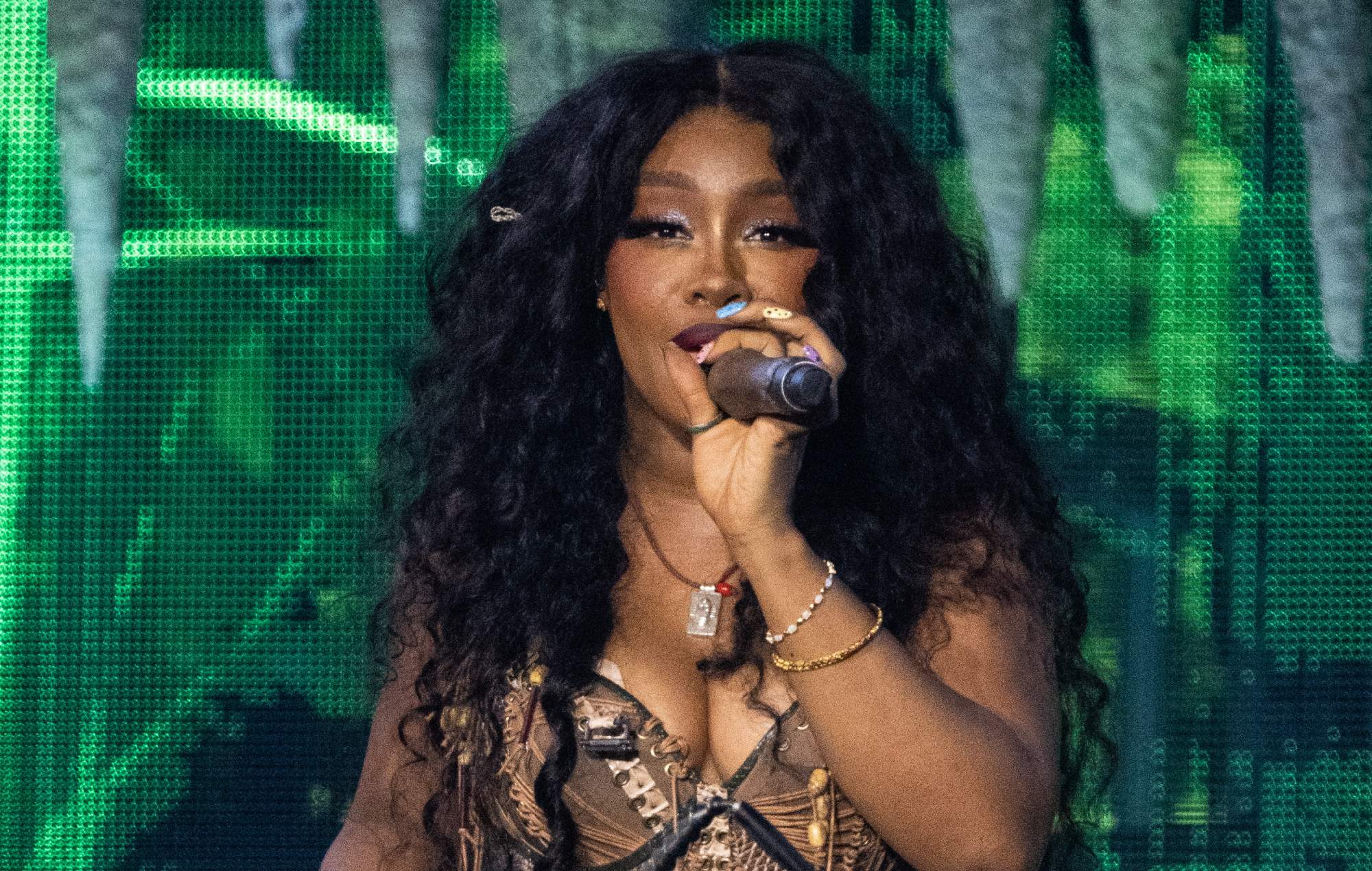 SZA teases new album ‘Lana’ might arrive later this autumn