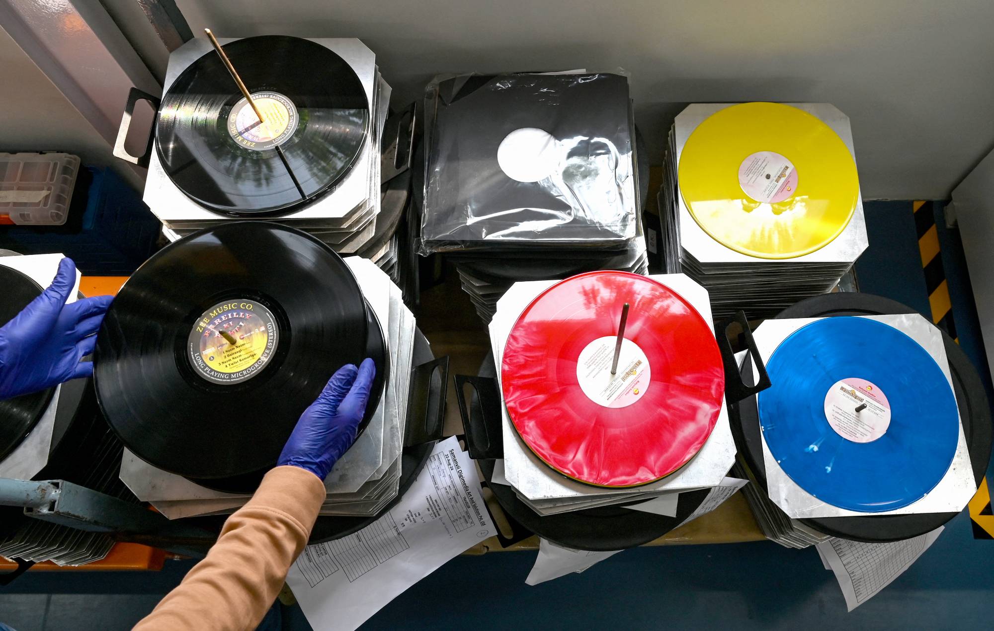 Dutch vinyl pressing plant Deepgrooves announces bankruptcy, accused of “fraud” by artists