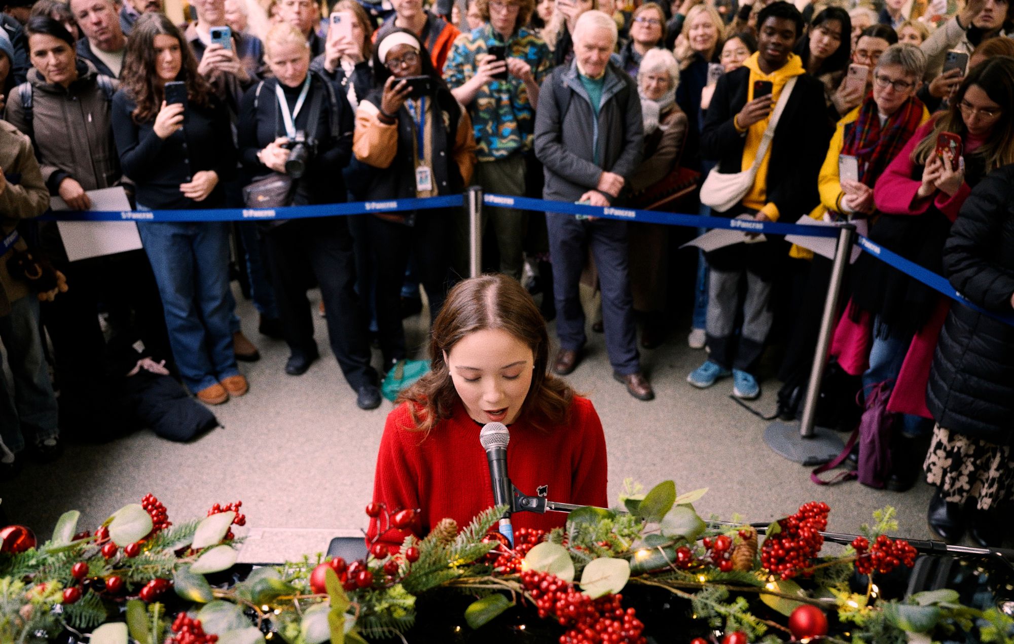 Watch Laufey’s impromptu festive performance at London’s St. Pancras