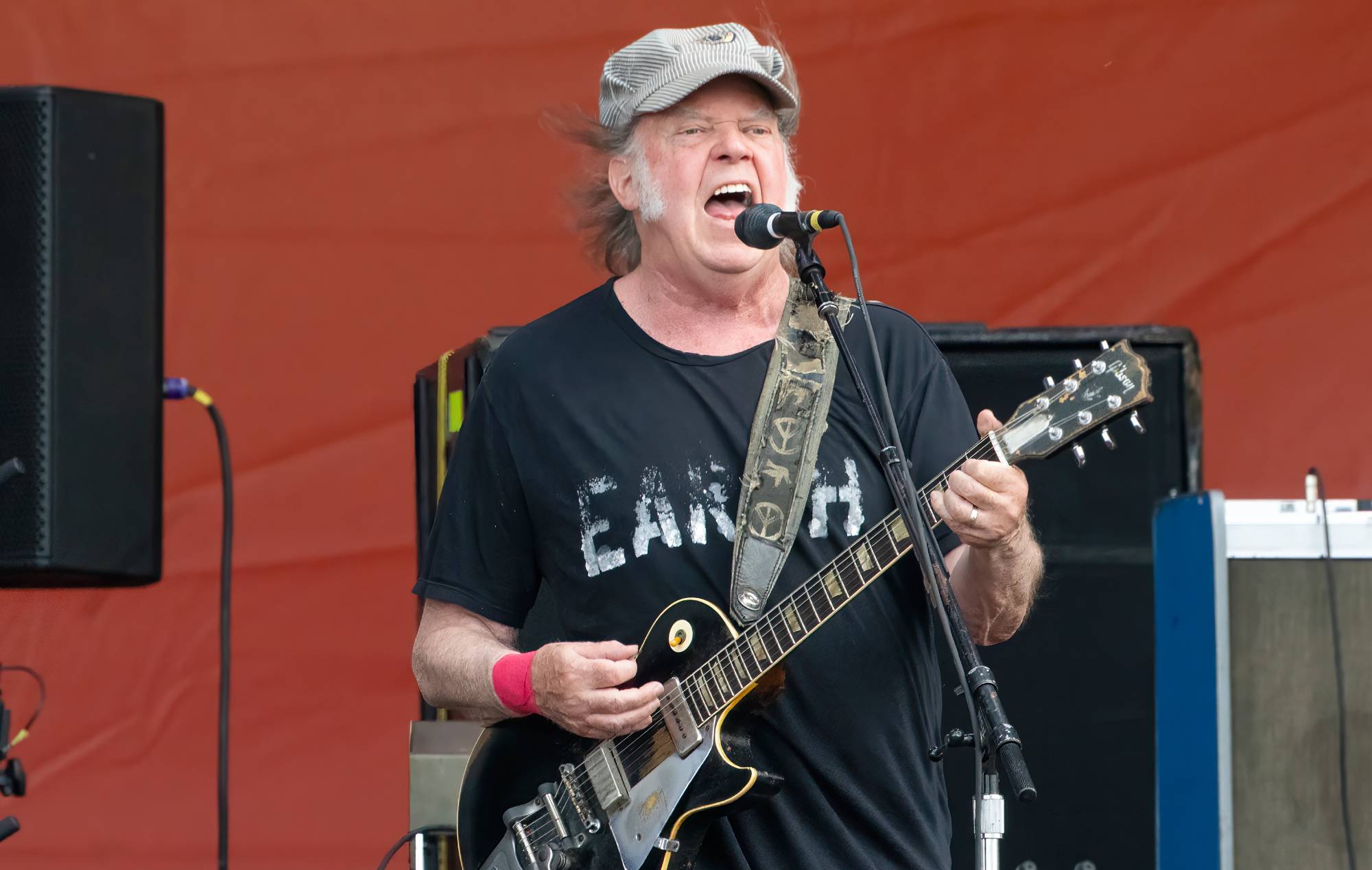 Watch Neil Young perform ‘Pardon My Heart’ for the first time in 50 years