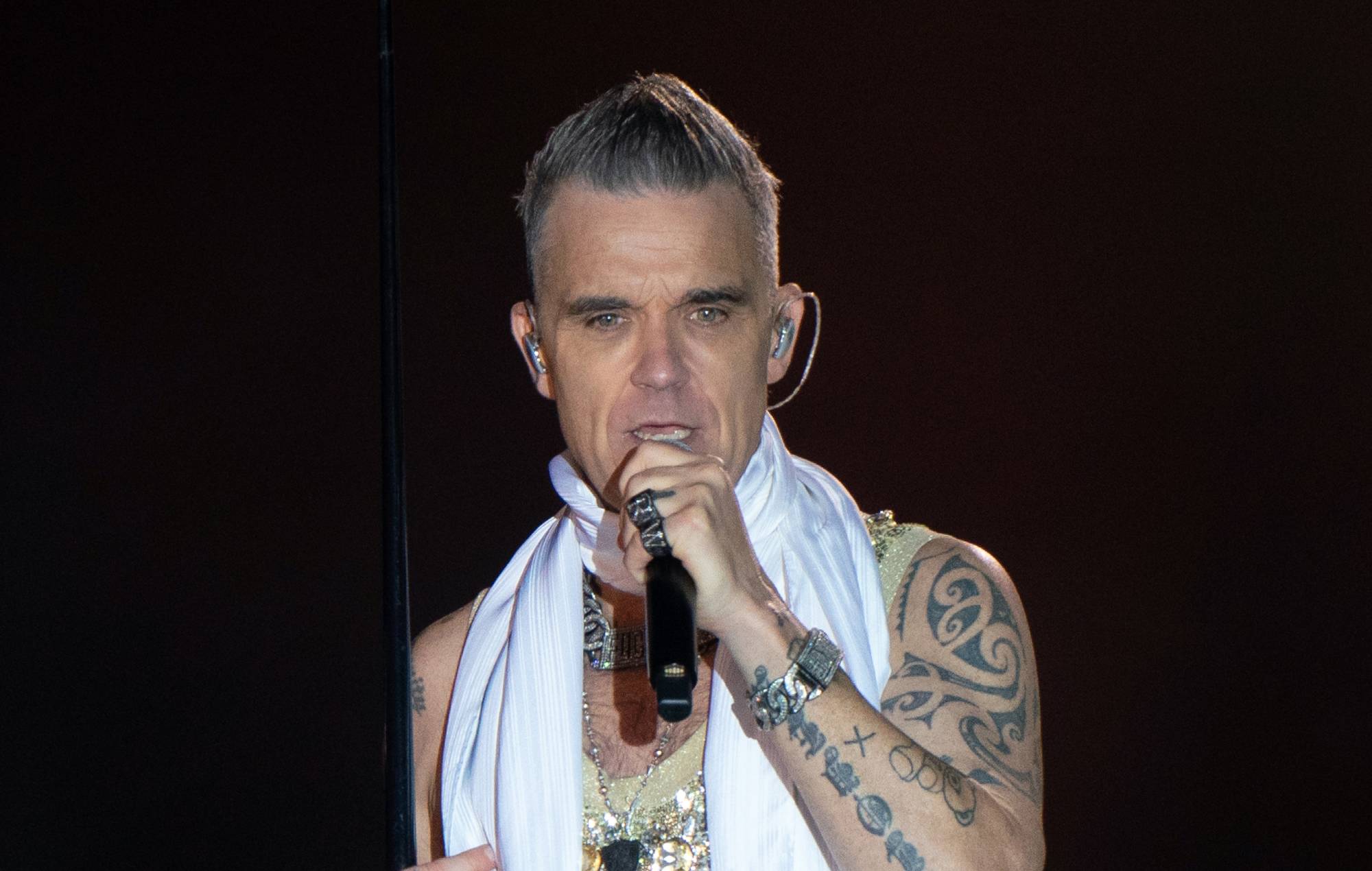 Robbie Williams defends Oasis after dynamic pricing controversy: “Liam definitely didn’t know”