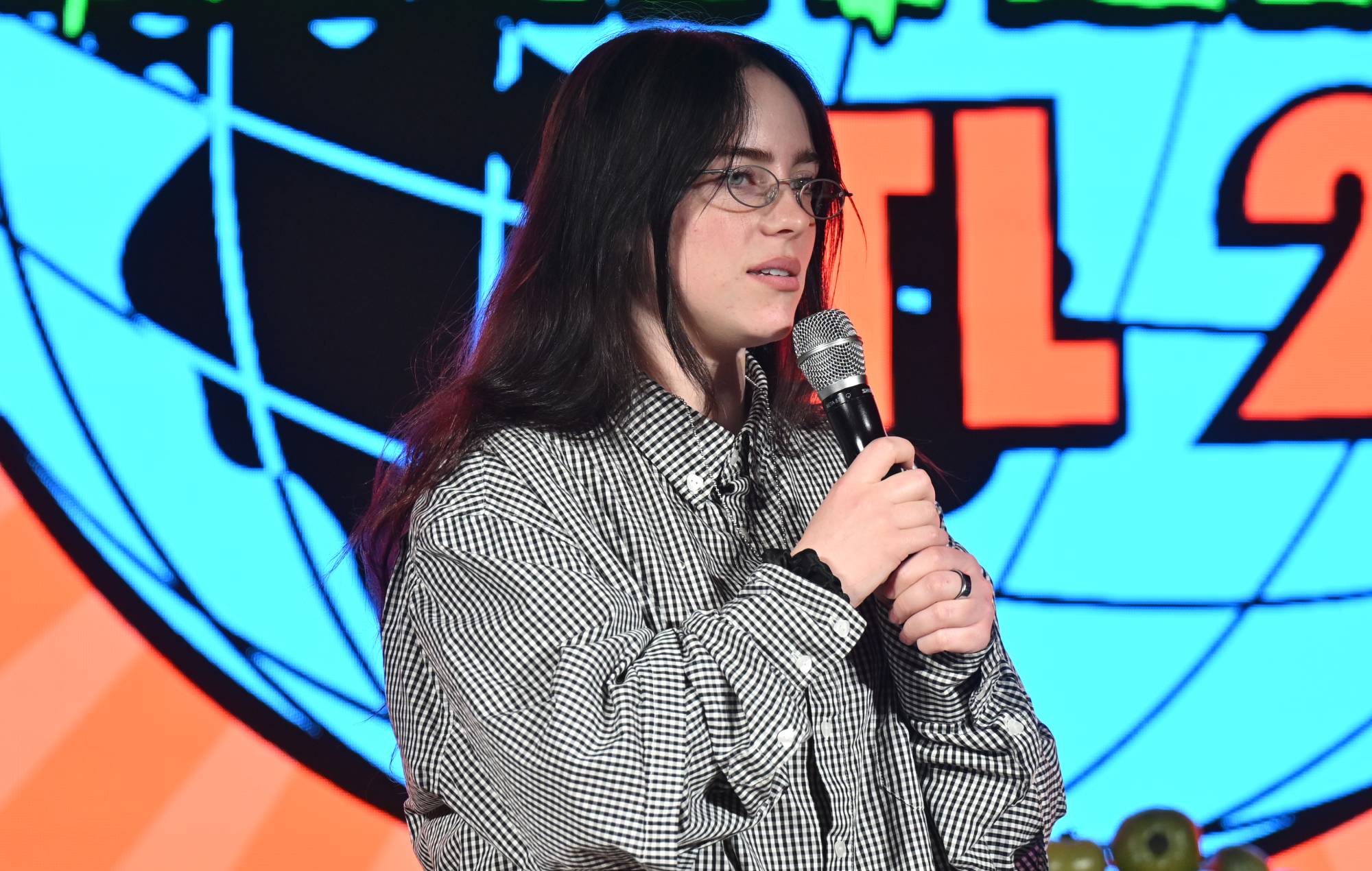 Billie Eilish hit by necklace thrown by fan while performing