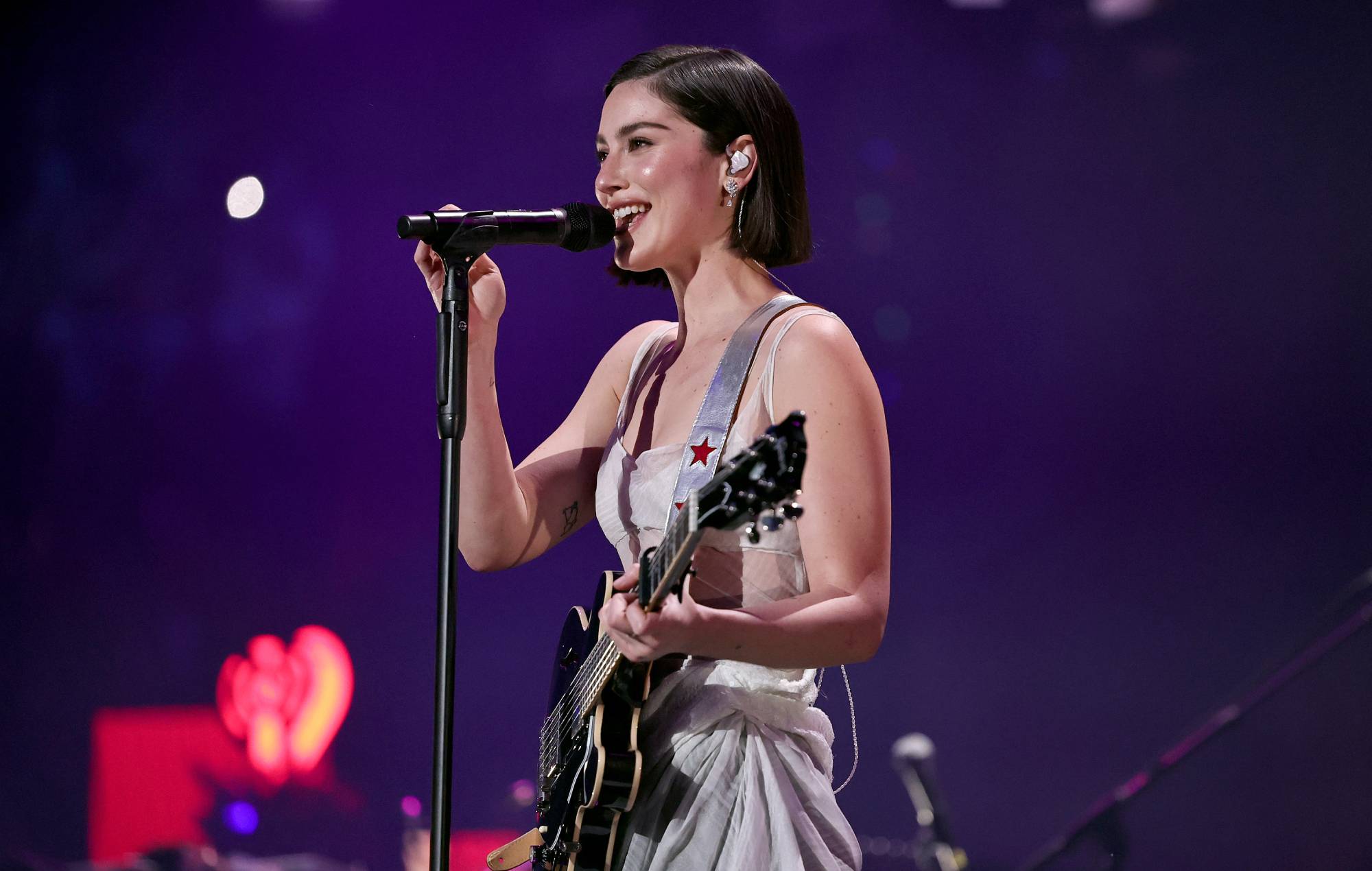 Watch Gracie Abrams perform ‘That’s So True’ and ‘I Love You, I’m Sorry’ on ‘SNL’