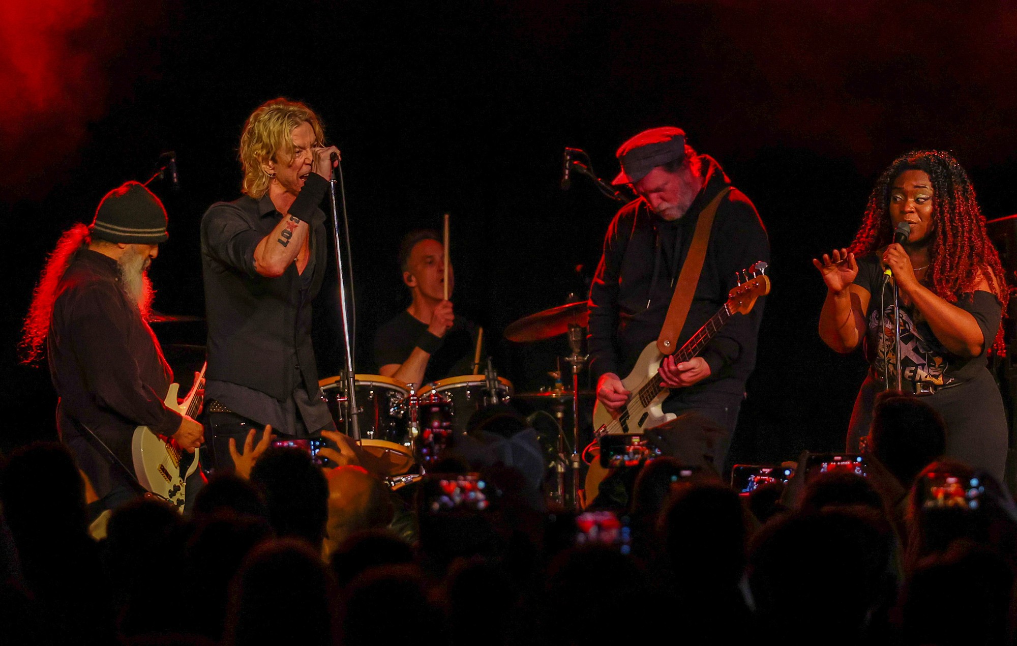 Watch Soundgarden’s surviving members reunite for Seattle benefit gig