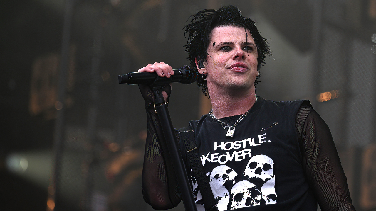 “They push the genre forward.” Yungblud reveals who he believes are the “best metal band under 40 years old”, explains how David Bowie inspired him