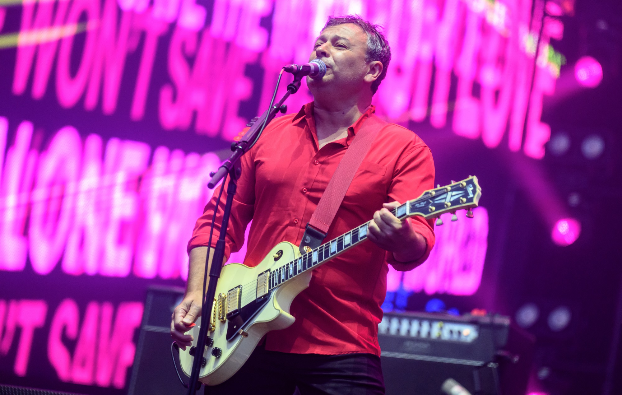 Manic Street Preachers explore “destruction of truth” on new single ‘People Ruin Paintings’