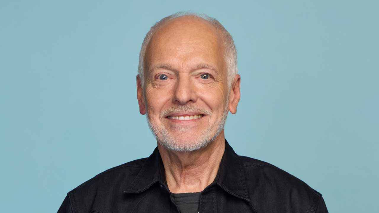 “Let’s make more memories together!” The seemingly unstoppable Peter Frampton announces another US tour