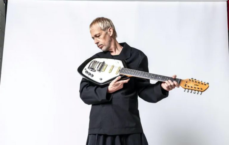 Andy Bell announces third solo album ‘Pinball Wanderer’ featuring former Oasis bandmate Gem Archer