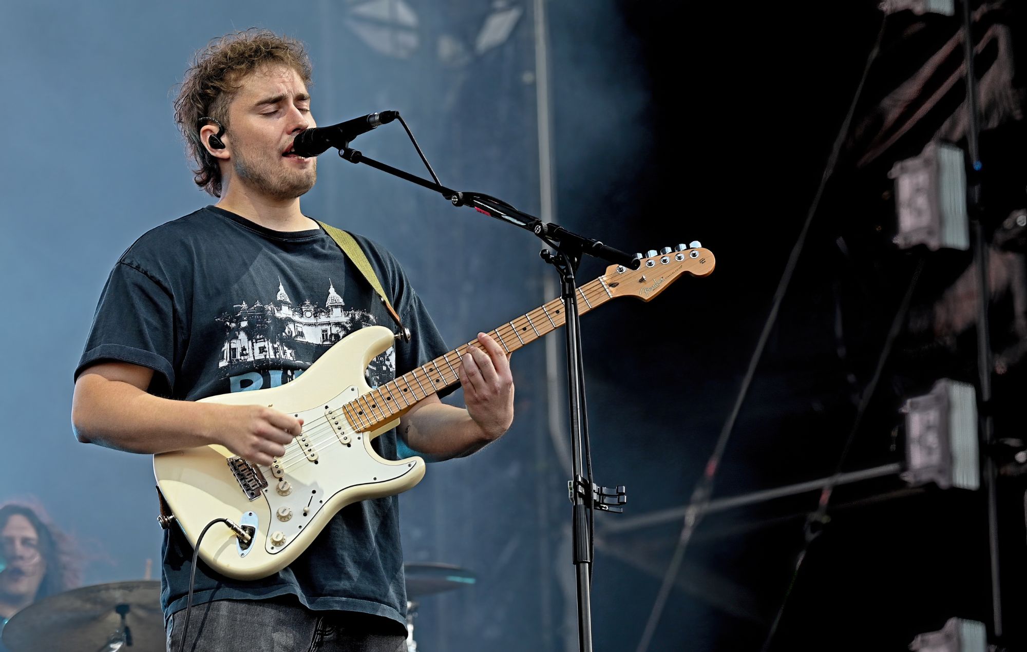 Sam Fender teams up with Newcastle United to auction worn Carabao Cup football shirts for charity