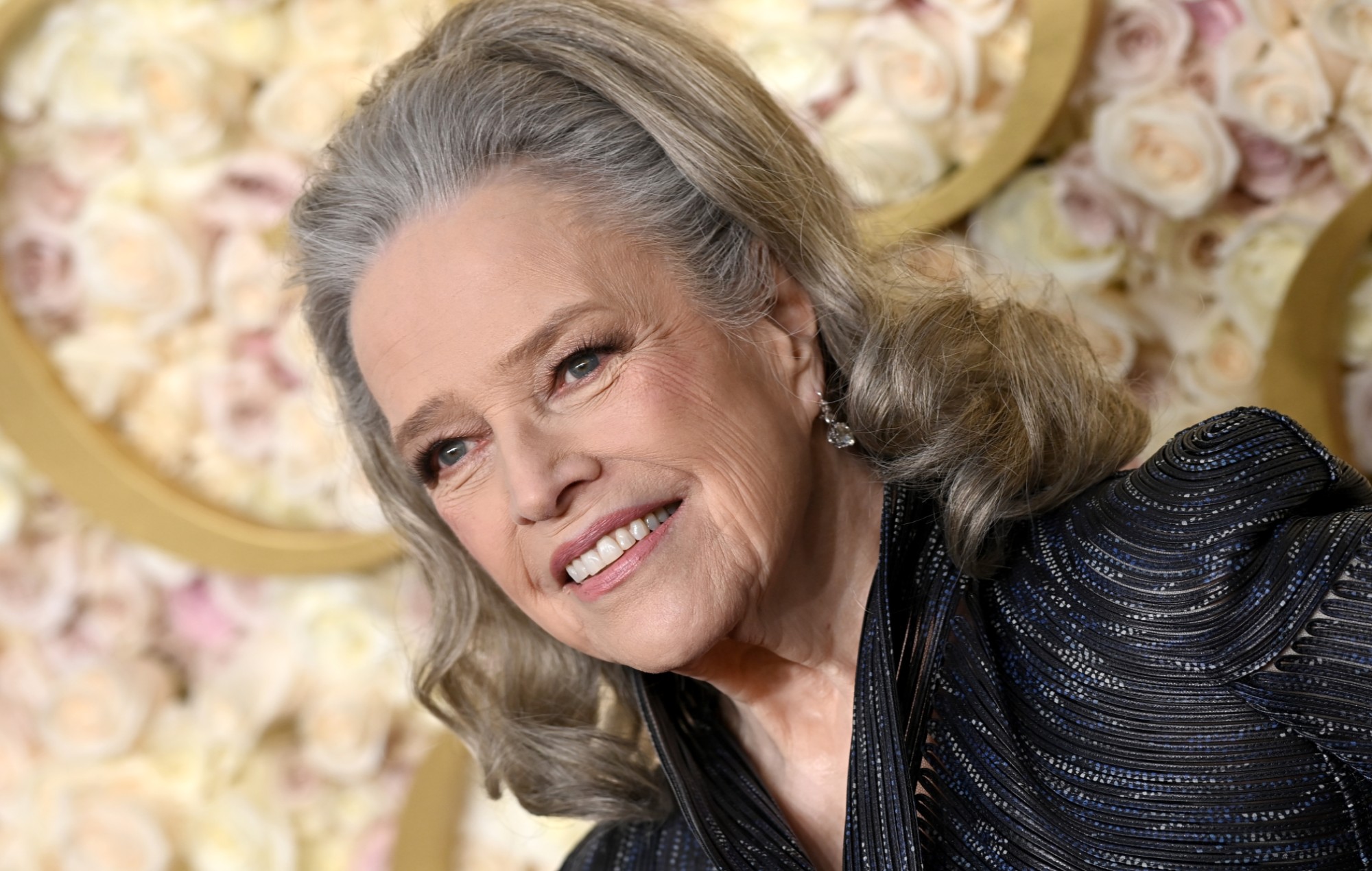 Kathy Bates loses at Golden Globes and rips up her acceptance speech