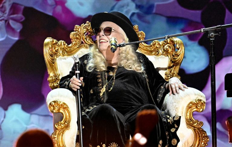 Watch Joni Mitchell perform ‘Both Sides Now’ at LA FireAid benefit gig