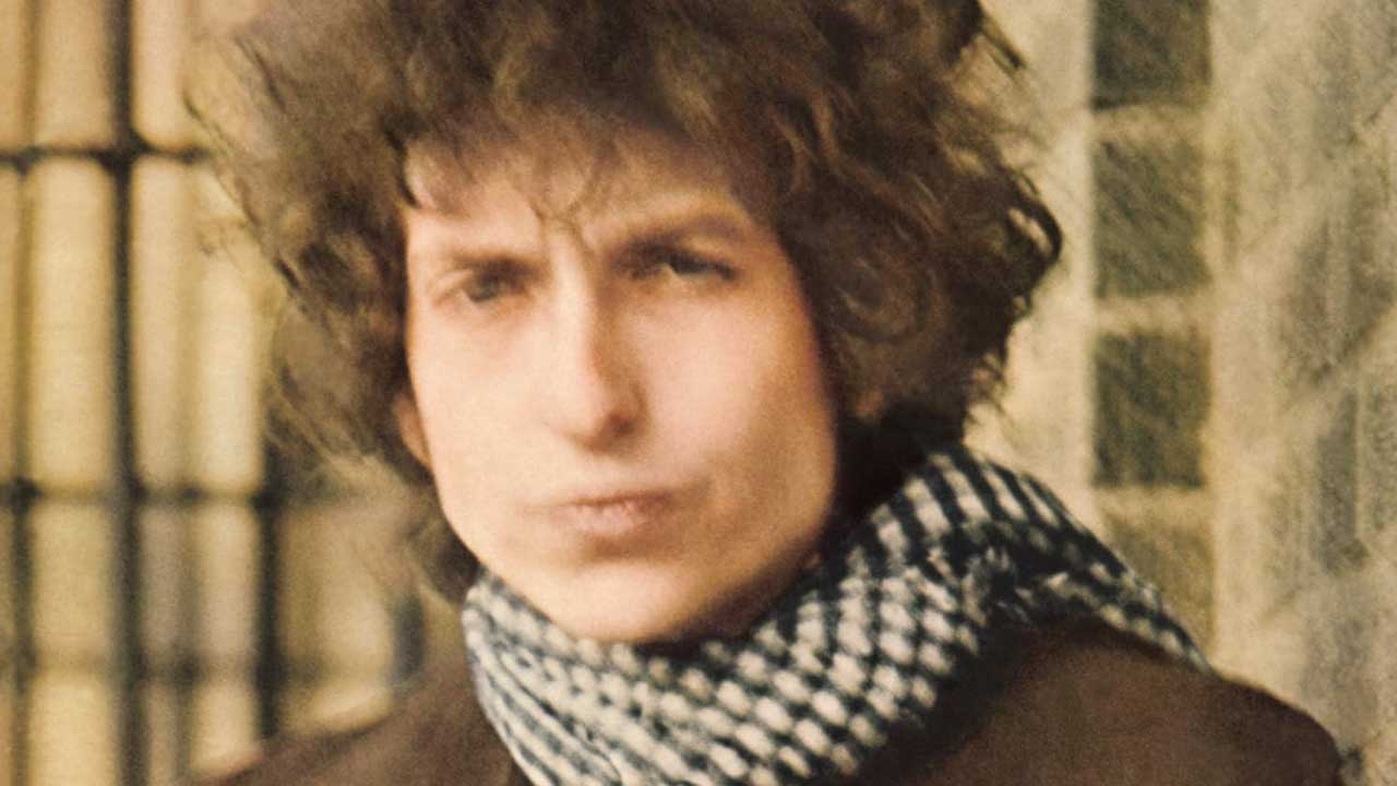 “A unique album, bursting with intelligence, creativity, and shining musicianship”: Bob Dylan creates a watershed in the history of music with Blonde On Blonde