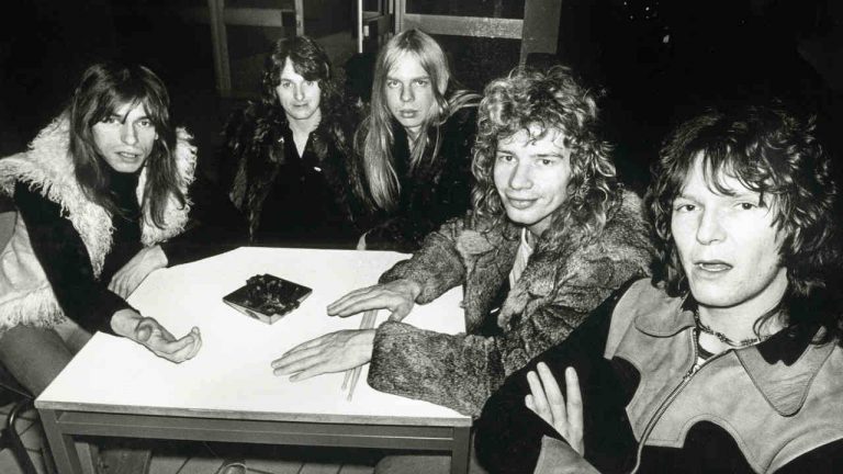 Super Deluxe edition of classic Yes album Close To The Edge on the way