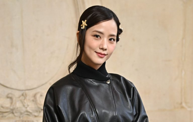 BLACKPINK’s Jisoo inks partnership with Warner Records for solo career