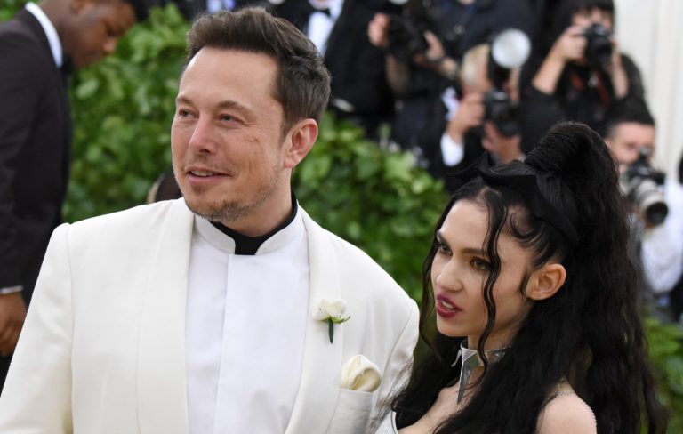 Grimes says she’s “happy to denounce Nazi-ism” following ex-partner Elon Musk’s controversial salute: “I am not him”