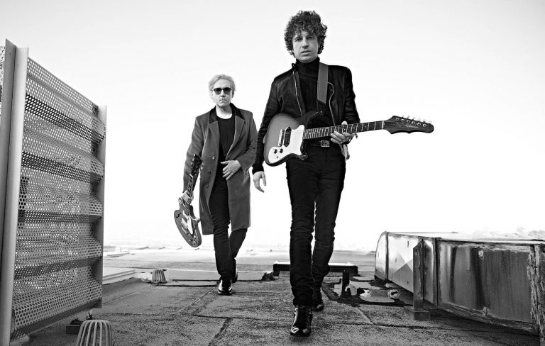 The Kooks tell us about “positive” and “romantic” new album ‘Never/Know’: “It’s such a guitar record, but it’s also got a modernity to it”