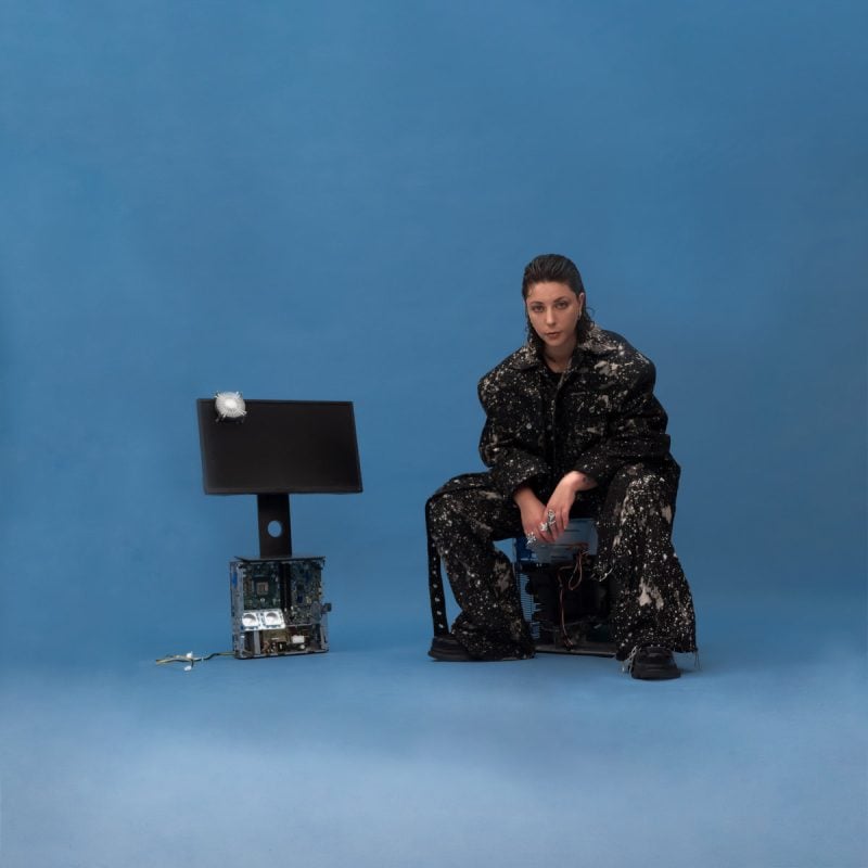 French Synth Project Minuit Machine Debuts Striking Minimalist Video for “Cent Fois”