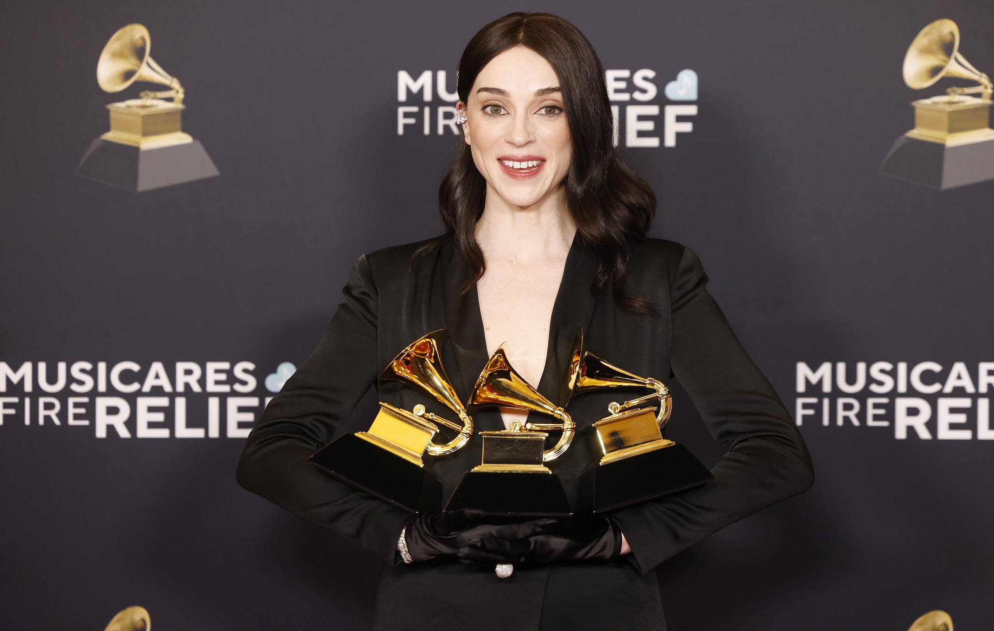 St. Vincent reveals she has wife and daughter during Grammys award speech: “We’ve kept it under wraps”
