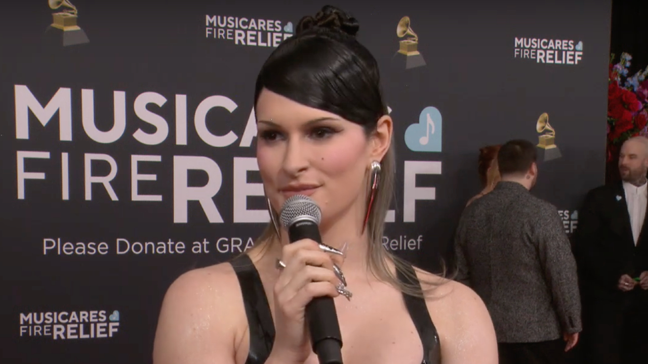 “I am…really happy to be here.” Watch the cringe-inducing moment an interviewer mistakes Spiritbox singer Courtney LaPlante for Poppy on the Grammys red carpet – and Courtney’s classy response