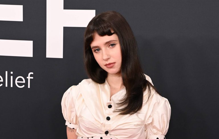 Clairo pays homage to Lana Del Rey and poses with gun after 2025 Grammys