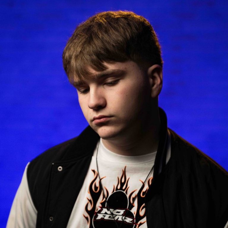 JOSIAHDAVIS. Chronicles Growth and Transformation on Debut Album IN TRANSIT.