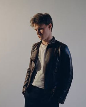 Ellis Schoel Unveils Heartfelt Single “Barstool”: A Soul-Stirring Song of Heartache and Hope