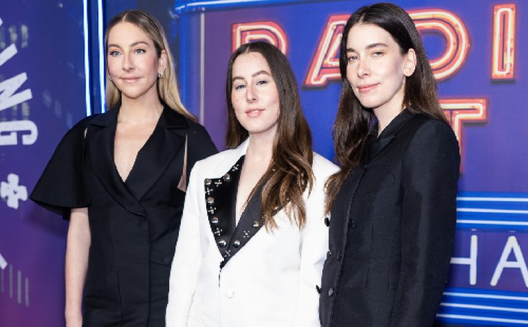 Watch Haim cover Fleetwood Mac with Emma Stone at SNL50 afterparty