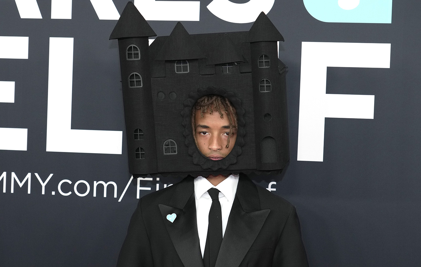 Social media reacts to Jaden Smith arriving at red carpet dressed as a castle at the 2025 Grammys